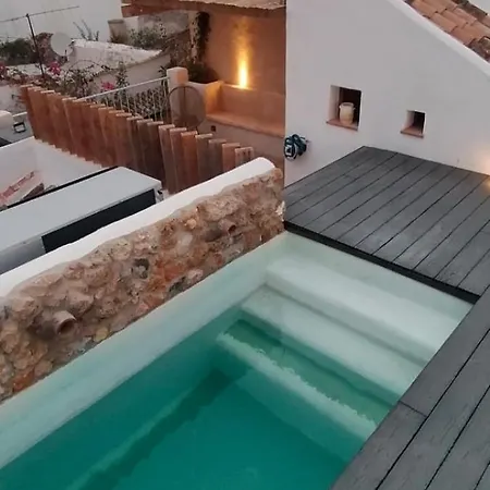 I Am Poolhouse *